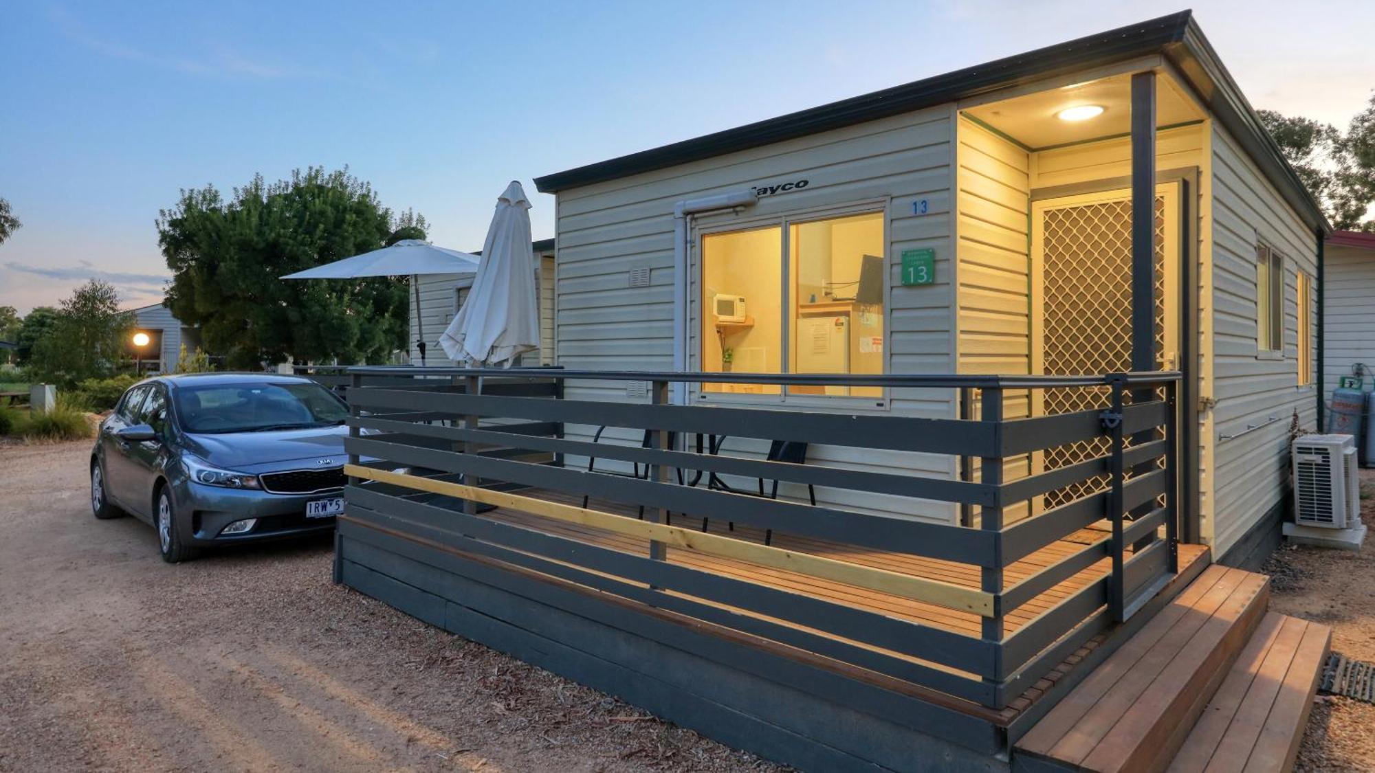Yarrawonga Riverlands Tourist Park Стая снимка