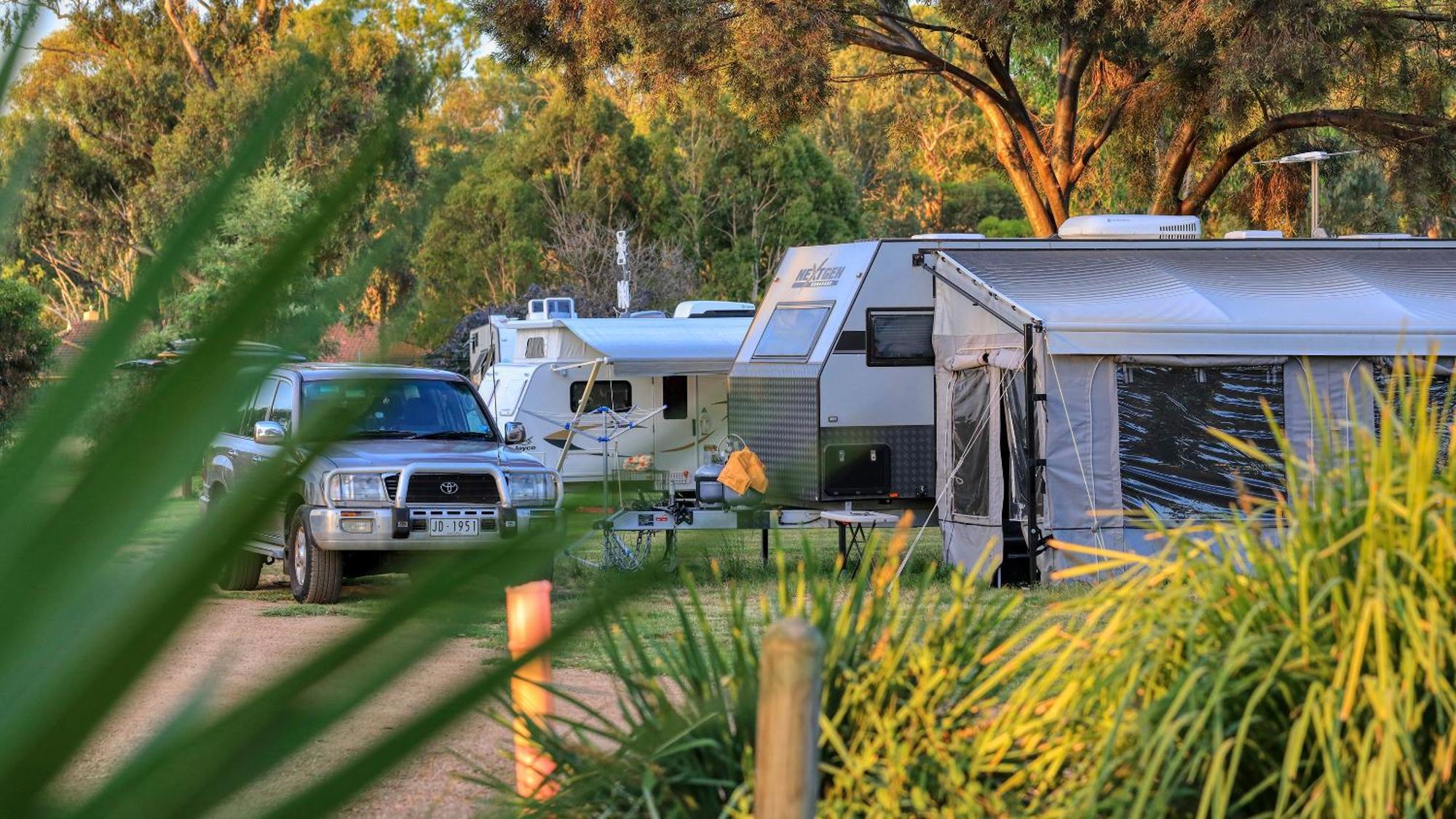Yarrawonga Riverlands Tourist Park Стая снимка