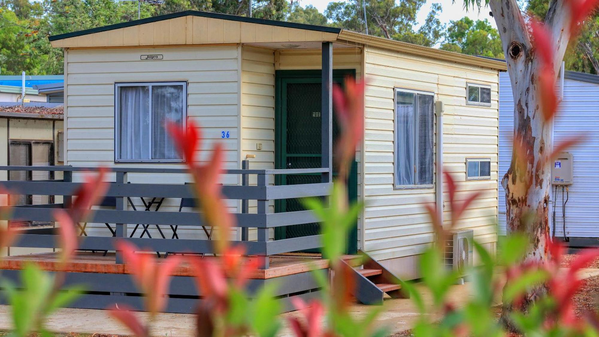 Yarrawonga Riverlands Tourist Park Стая снимка