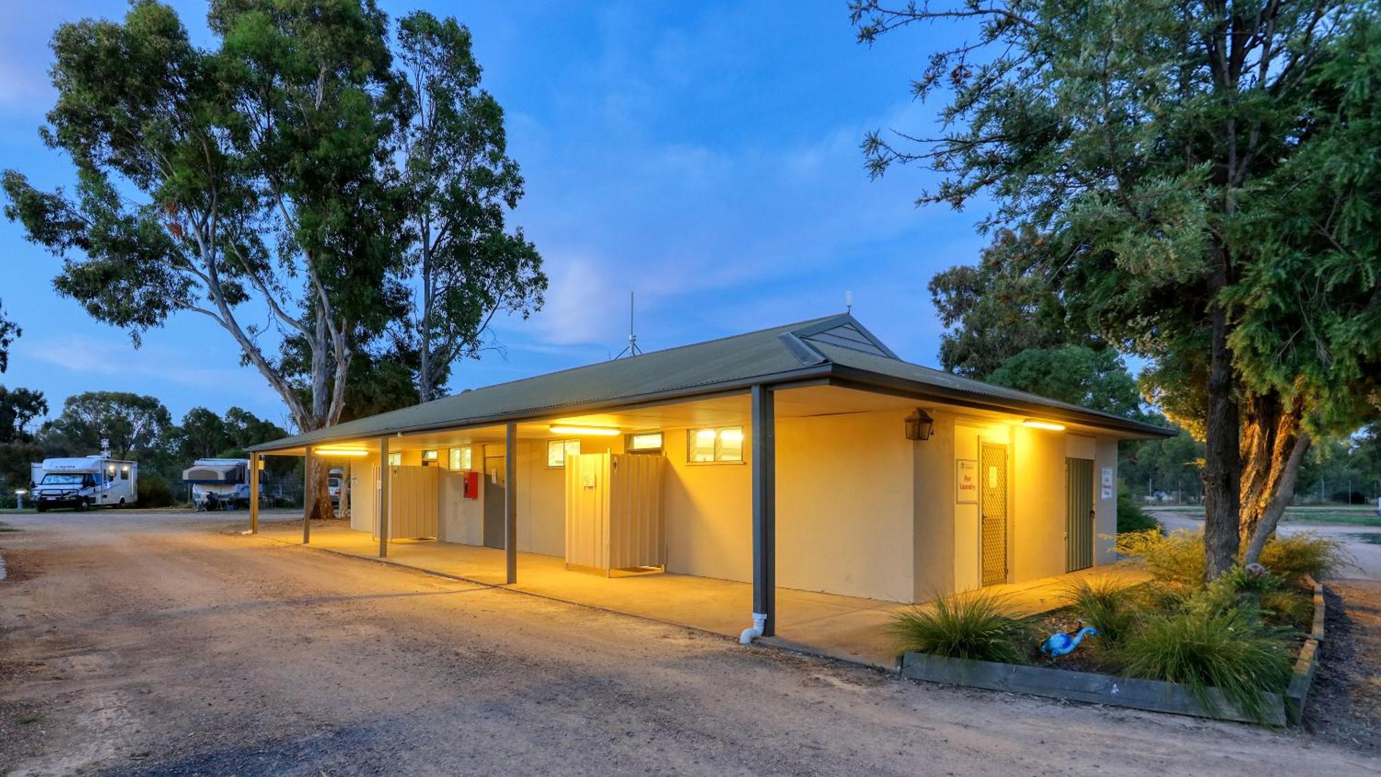 Yarrawonga Riverlands Tourist Park Екстериор снимка